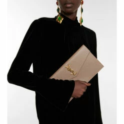 Budget ⭐ Saint Laurent Uptown Leather Clutch 🛒